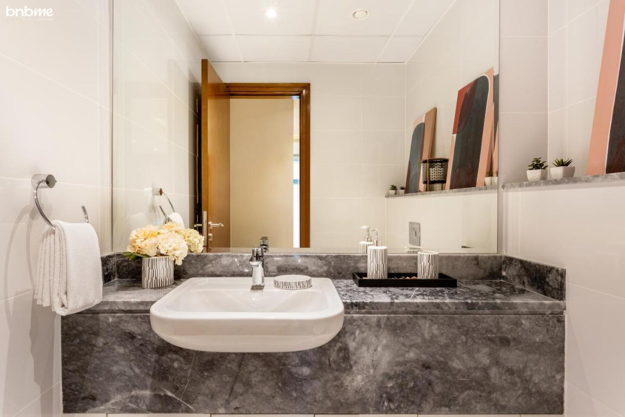 Bnbmehomes - Luxury 2B Apt - Al Habtoor - Amna Tower - 5044 Дубай Екстер'єр фото